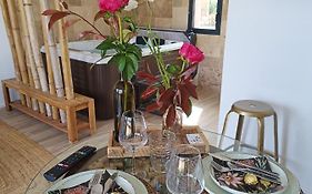 Le Pavillon Des Pivoines