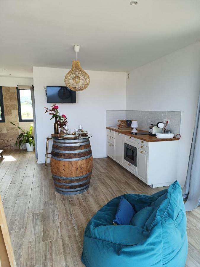 Le Pavillon Des Pivoines Bed & Breakfast Hyeres Exterior photo