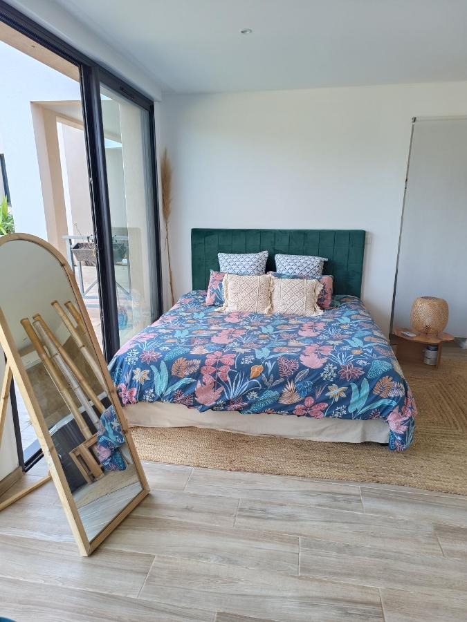 Le Pavillon Des Pivoines Bed & Breakfast Hyeres Exterior photo